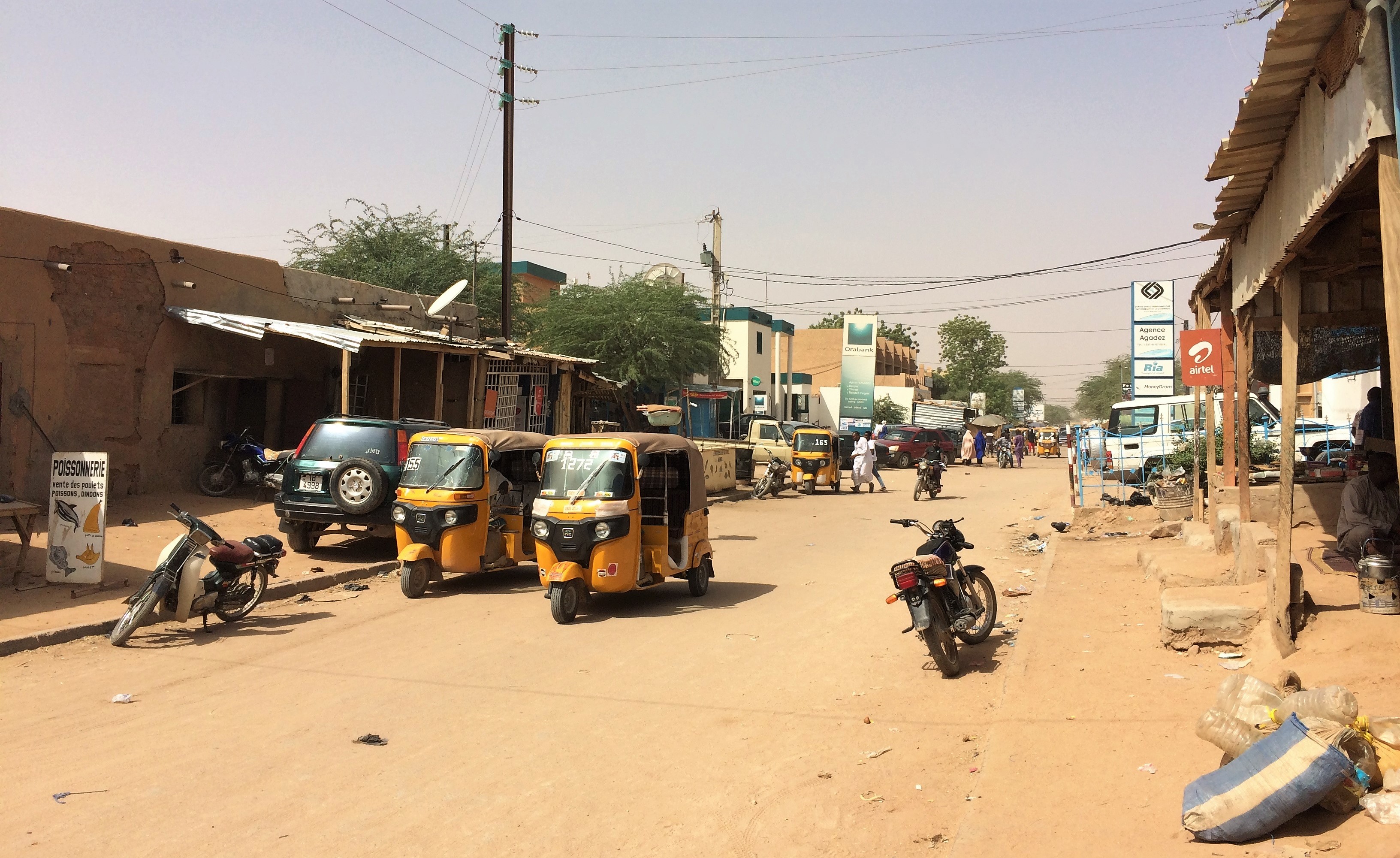 Rue commerçante à Agadez